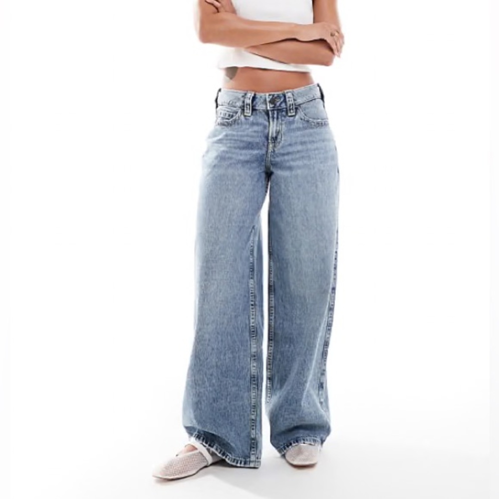 Hollister Medium Wash Blue  Low Rise Baggy Jeans